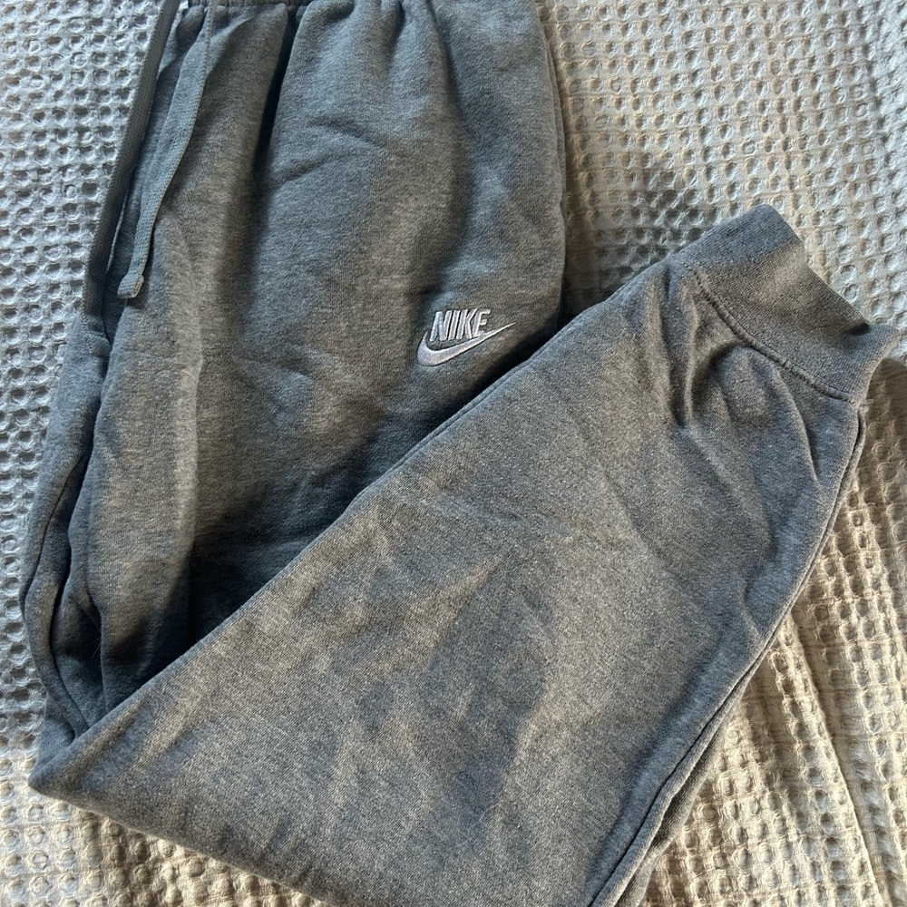 Nike Women’s Gray Sweatpants